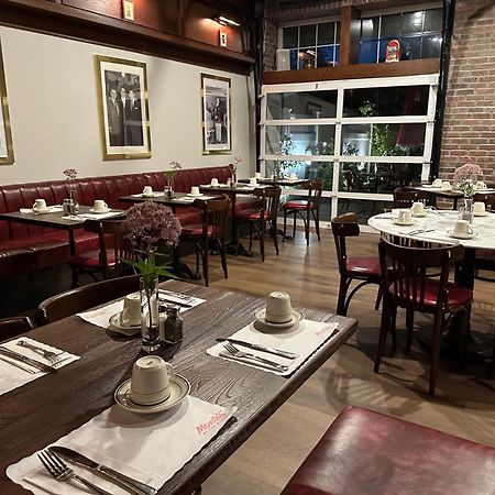 Montauk Manor Hotel Bagian luar foto Interior of the restaurant