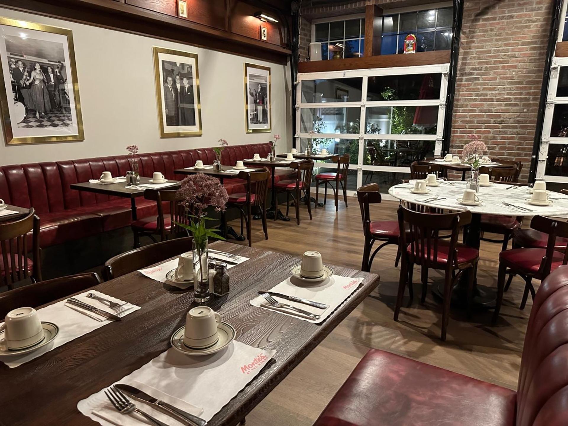 Montauk Manor Hotel Bagian luar foto Interior of the restaurant