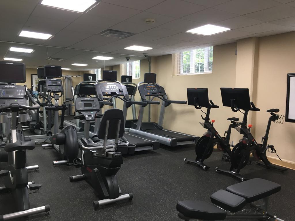Montauk Manor Hotel Bagian luar foto The Fitness Center at the 1000 North Main Street location